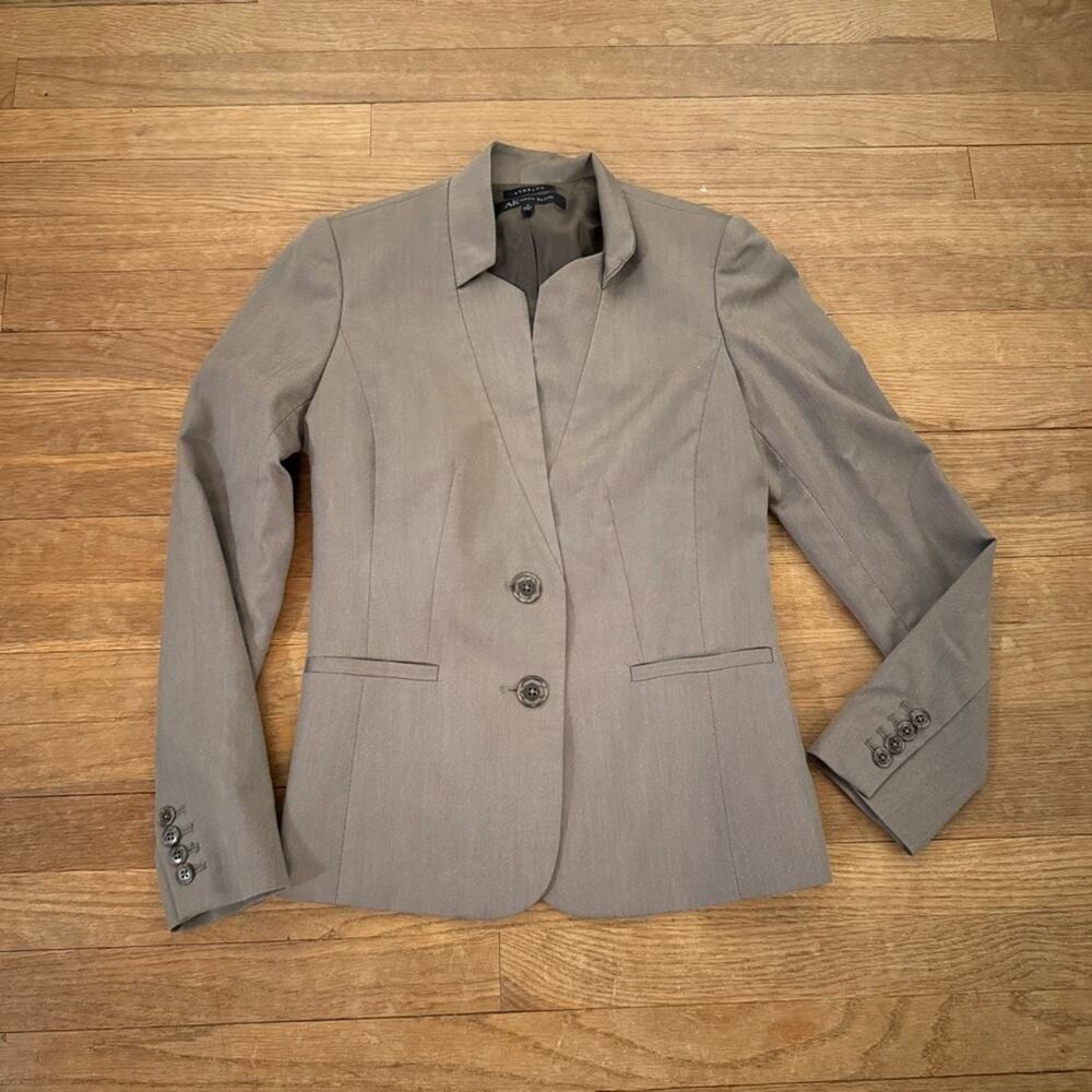 Anne Klein gray two button blazer jacket size 4
 b42